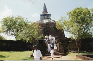 Polonnaruwa vecchia dagoba.jpg